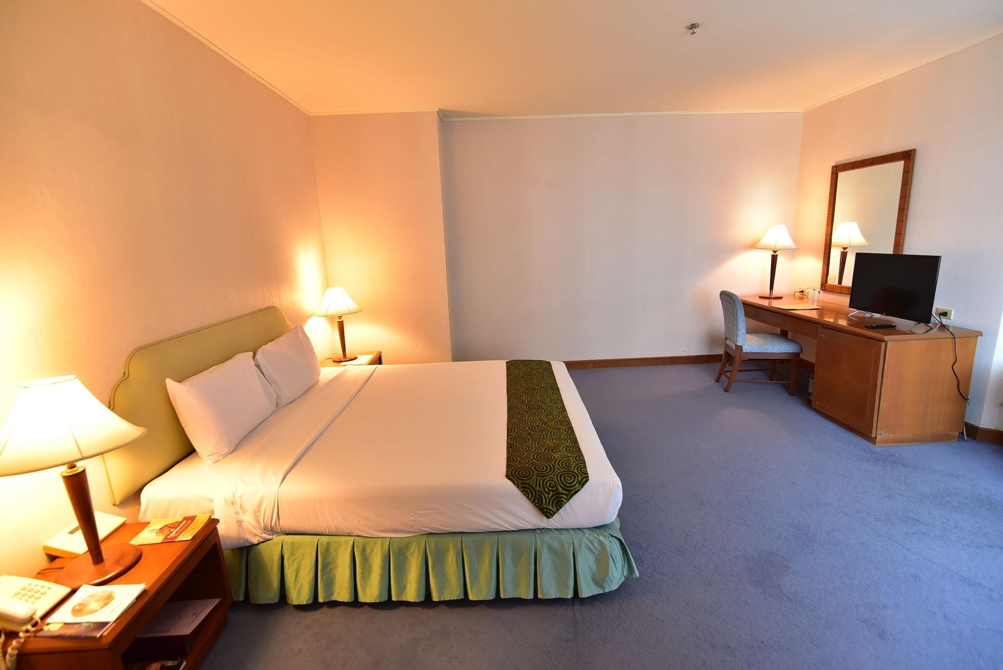 Thumrin Thana Hotel Trang Buitenkant foto