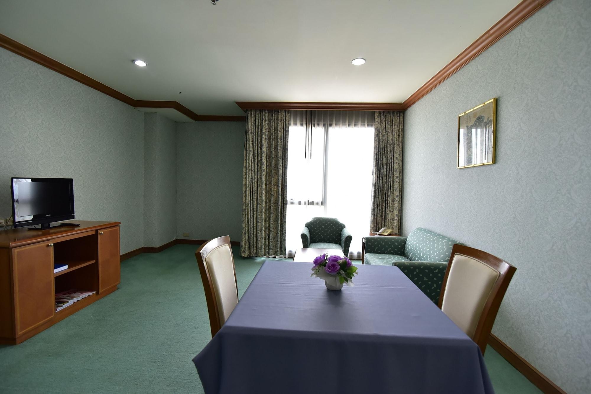 Thumrin Thana Hotel Trang Buitenkant foto