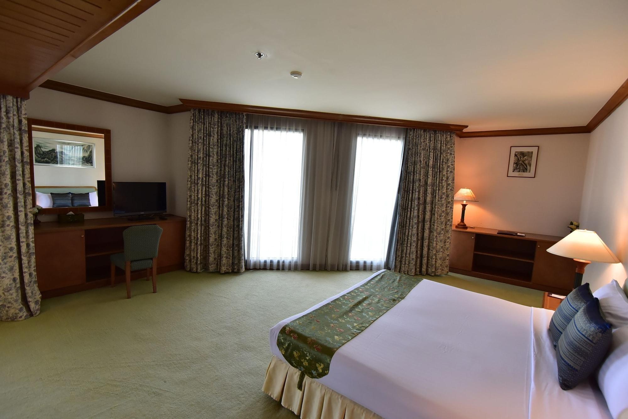 Thumrin Thana Hotel Trang Buitenkant foto