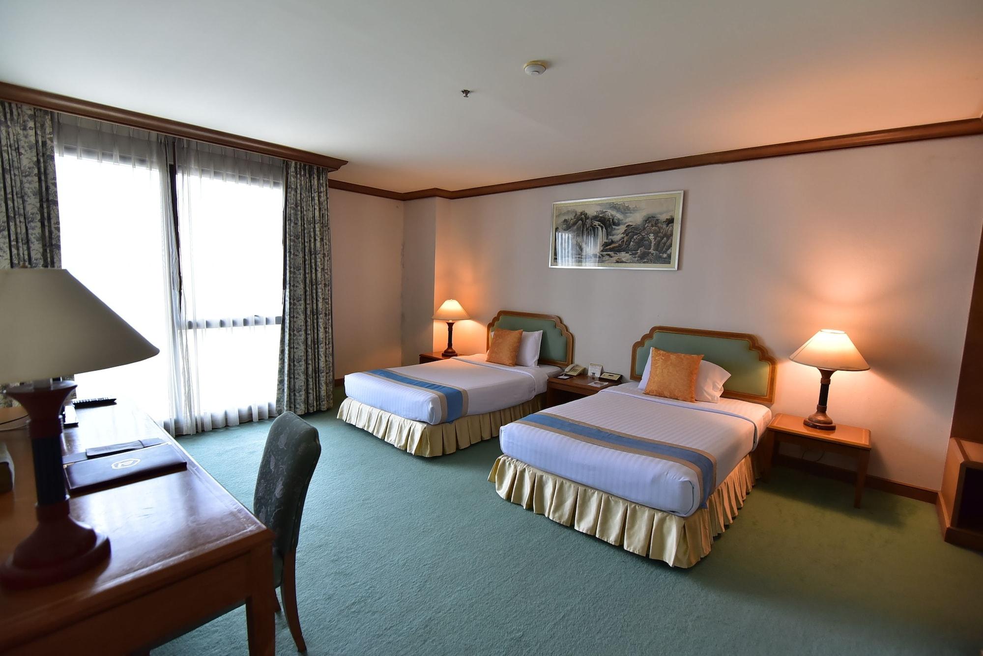Thumrin Thana Hotel Trang Buitenkant foto