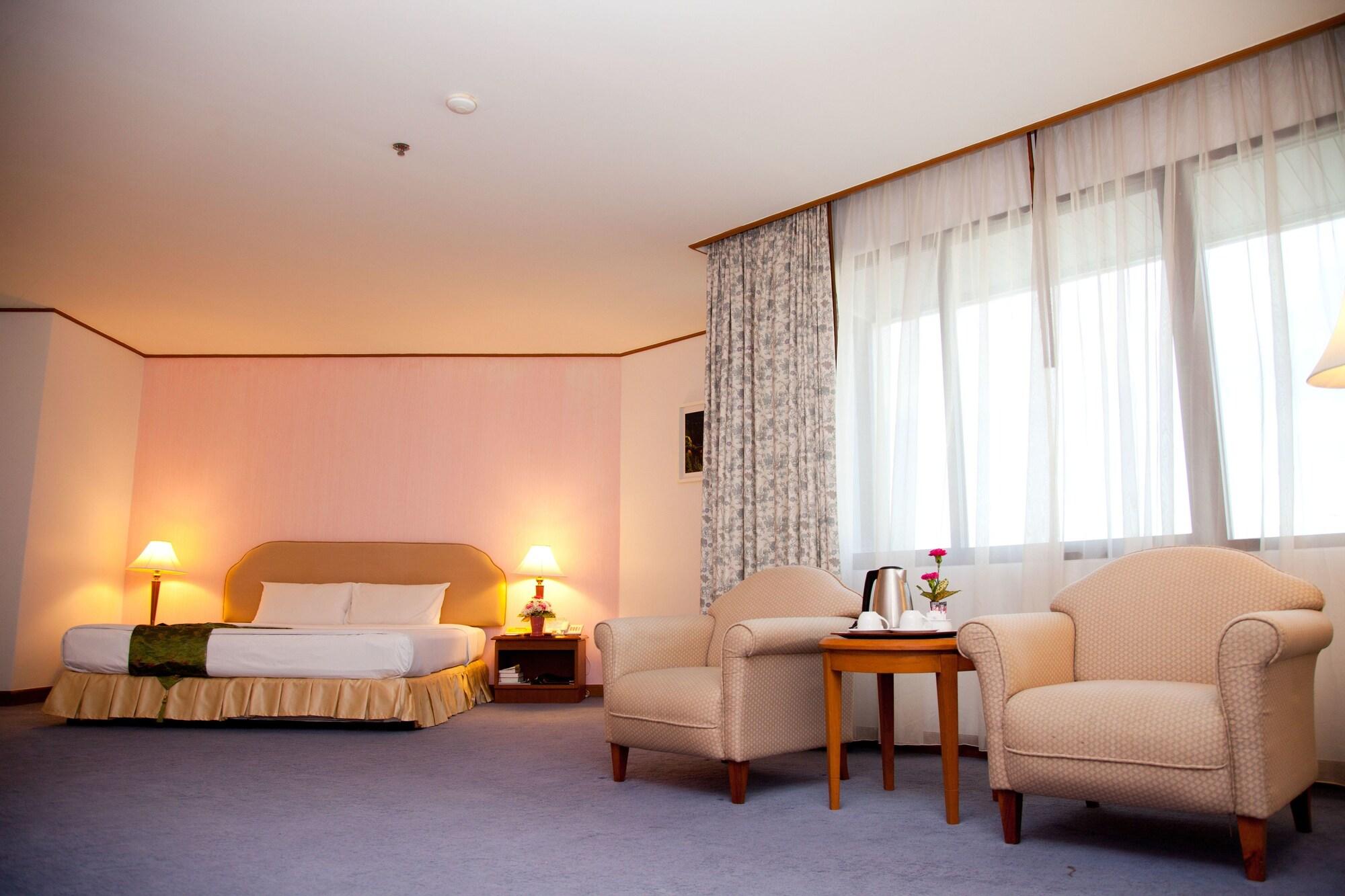 Thumrin Thana Hotel Trang Buitenkant foto