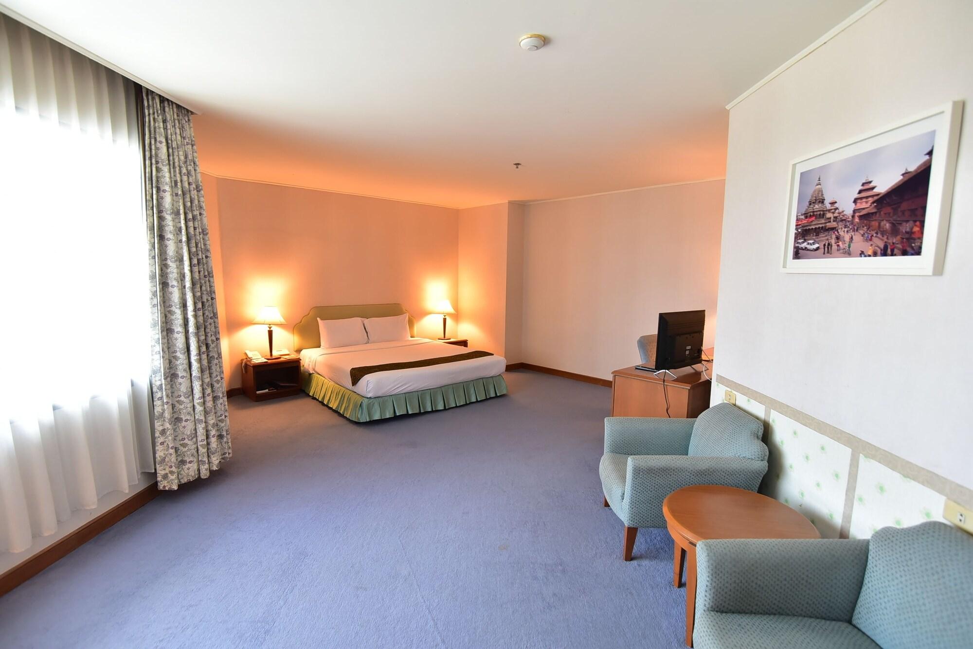 Thumrin Thana Hotel Trang Buitenkant foto