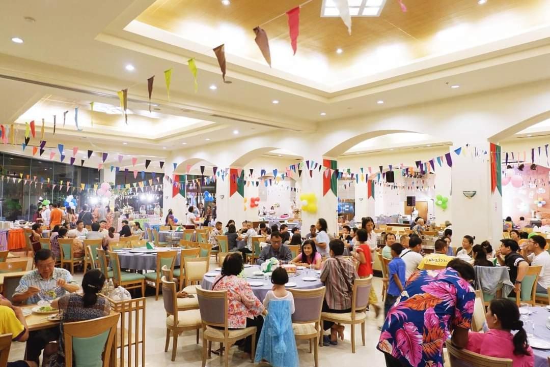 Thumrin Thana Hotel Trang Buitenkant foto