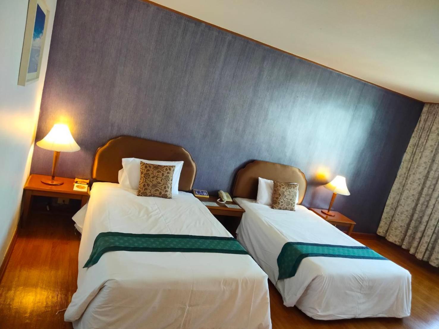 Thumrin Thana Hotel Trang Buitenkant foto