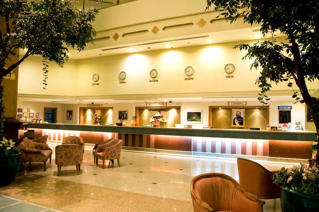 Thumrin Thana Hotel Trang Buitenkant foto