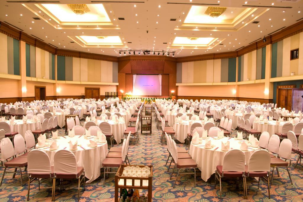 Thumrin Thana Hotel Trang Buitenkant foto