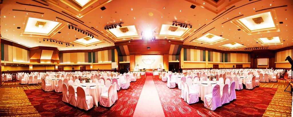 Thumrin Thana Hotel Trang Buitenkant foto