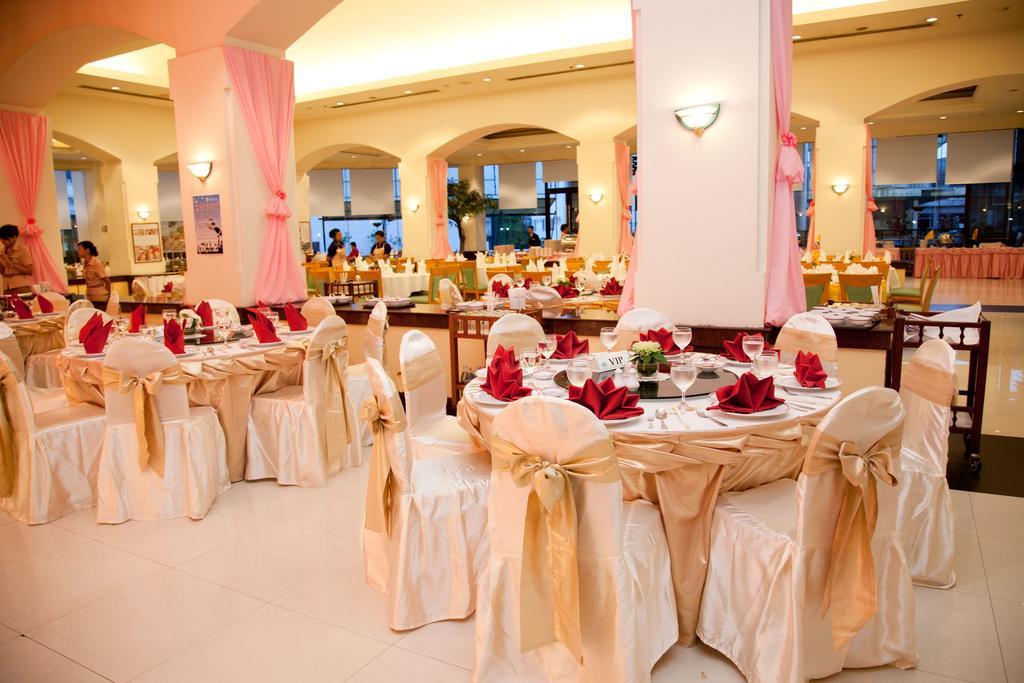 Thumrin Thana Hotel Trang Buitenkant foto