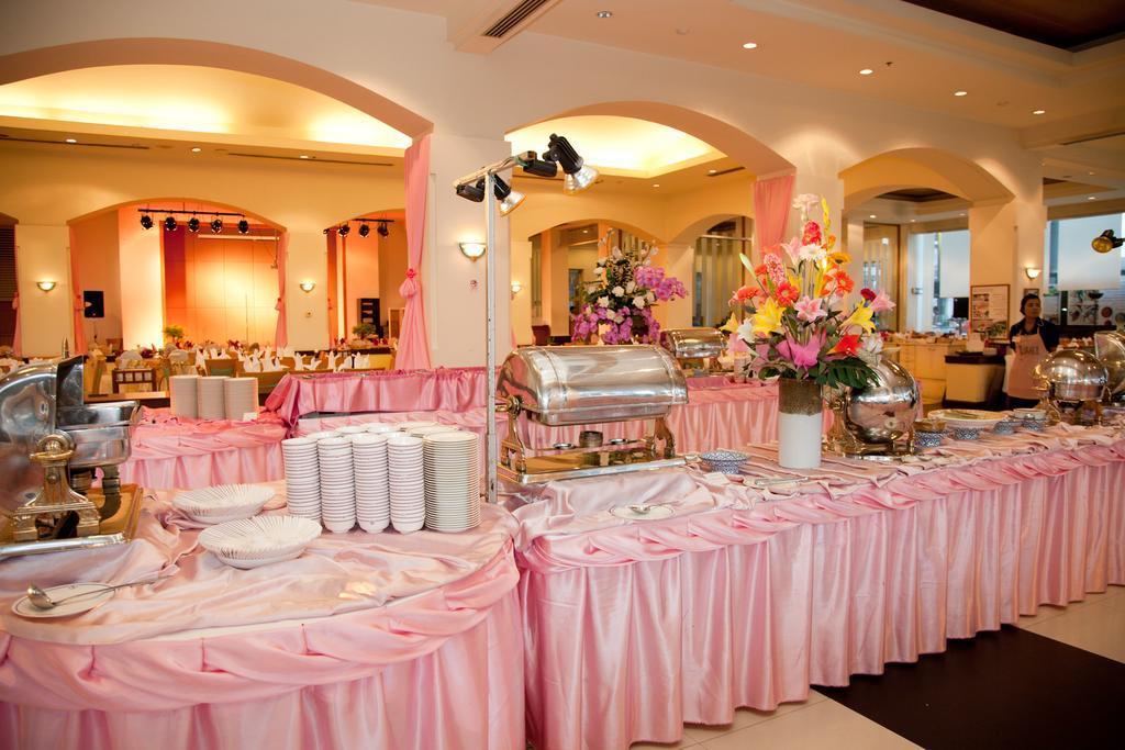 Thumrin Thana Hotel Trang Buitenkant foto