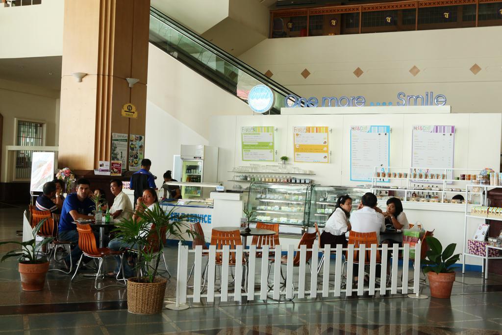 Thumrin Thana Hotel Trang Buitenkant foto