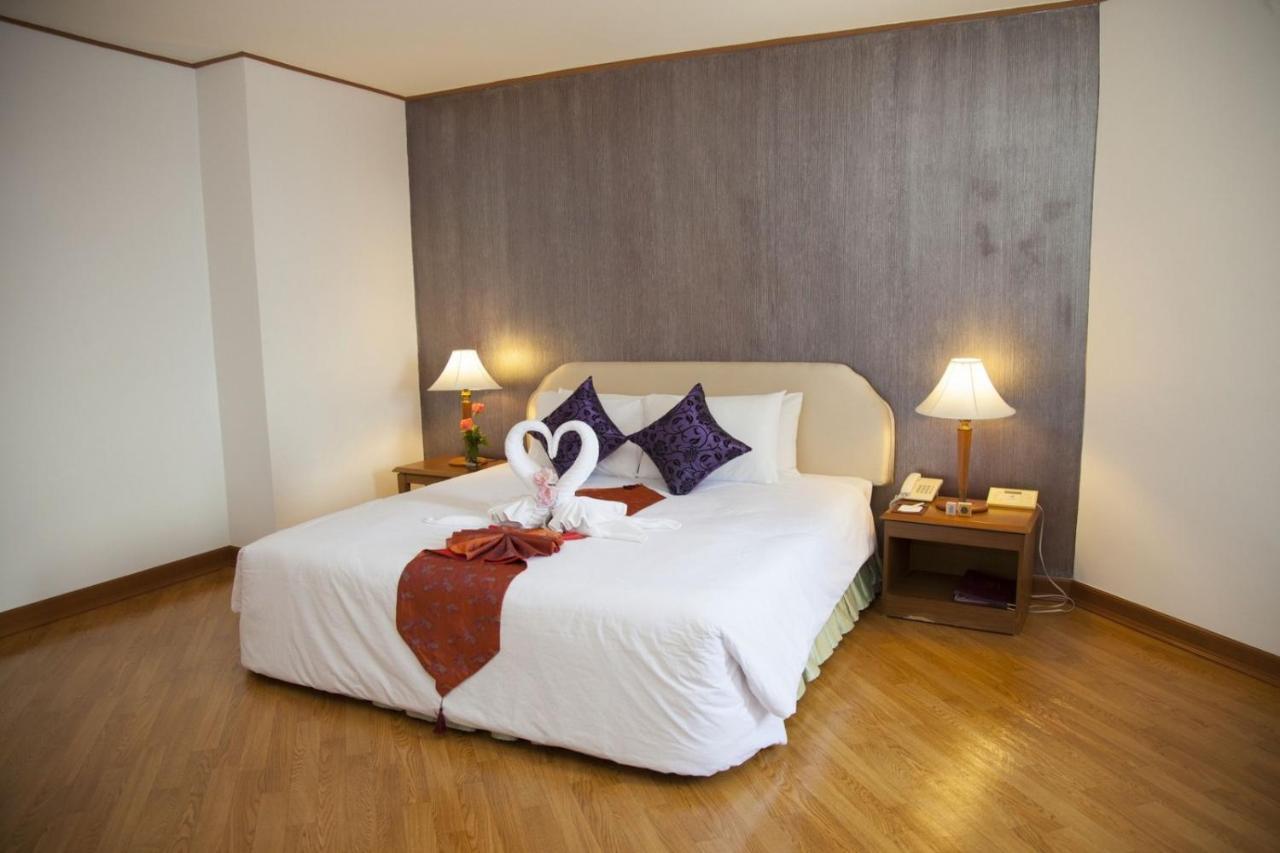 Thumrin Thana Hotel Trang Buitenkant foto